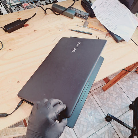 Troca de Tela notebook Samsung NP300E5L Guarulhos