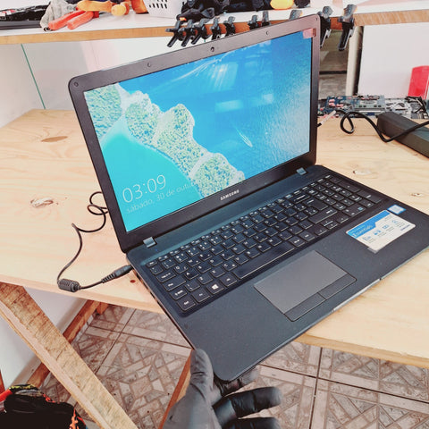 Troca de Tela notebook Samsung NP300E5L Guarulhos