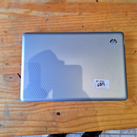 Notebook HP G42-440br ligado exibindo área de trabalho após a substituição expressa do teclado em SP